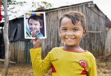 Il piccolo Pedro è uno dei pazienti curati grazie ai programmi medici di Operation Smile. Dal Venezuela è arrivato con la sua famiglia in Colombia, dove ha ritrovato la speranza in un futuro migliore. A Riohacha, grazie a un programma chirurgico di Operation Smile, ha ritrovato il suo nuovo sorriso.